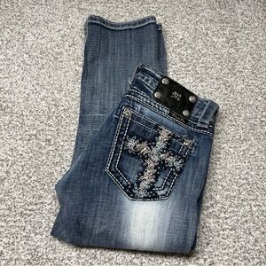 Women's Miss Me Cuffed Capri Medium Wash Embellished Jeans Size 26x22 JP5089P3